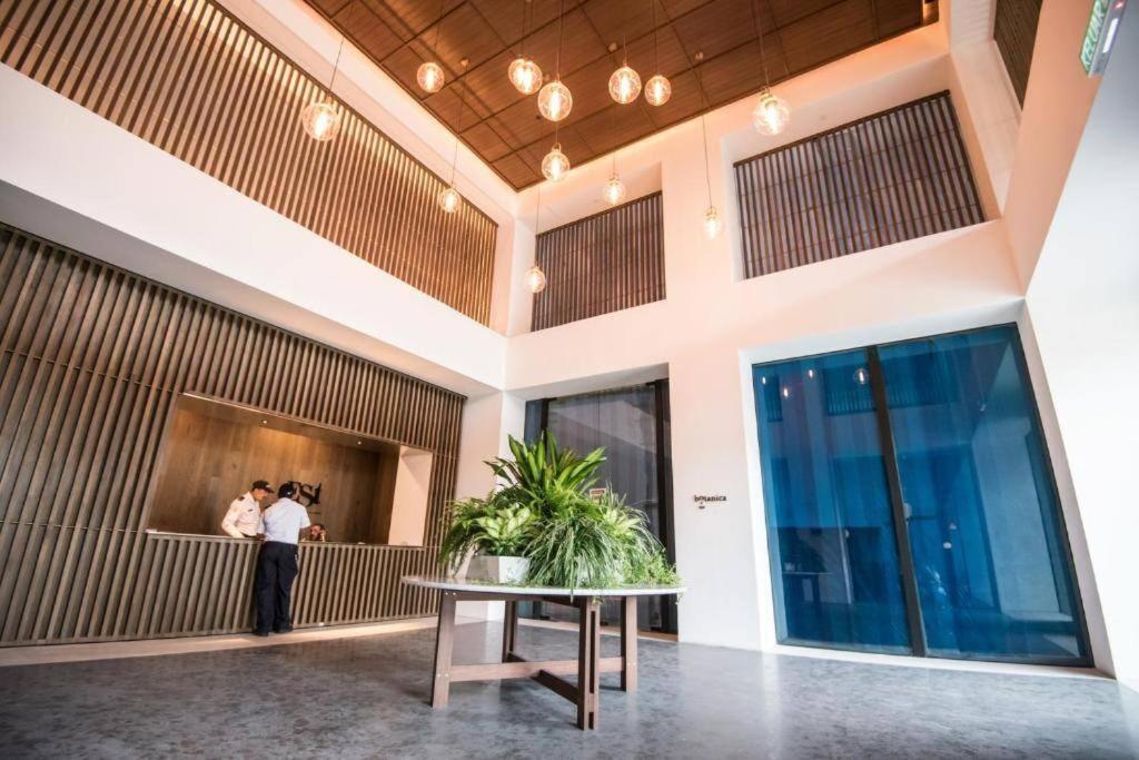Klsentral-bangsar-midvalley-2-10pax-netflix-balcony-super Fast Internet Apartment Kuala Lumpur